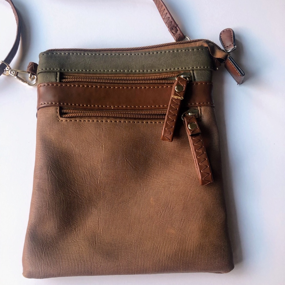 3/$12 ⭐️ Minimalist Crossbody Purse